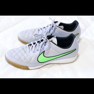 NIKE TIEMPO - INDOOR SOCCER SHOES